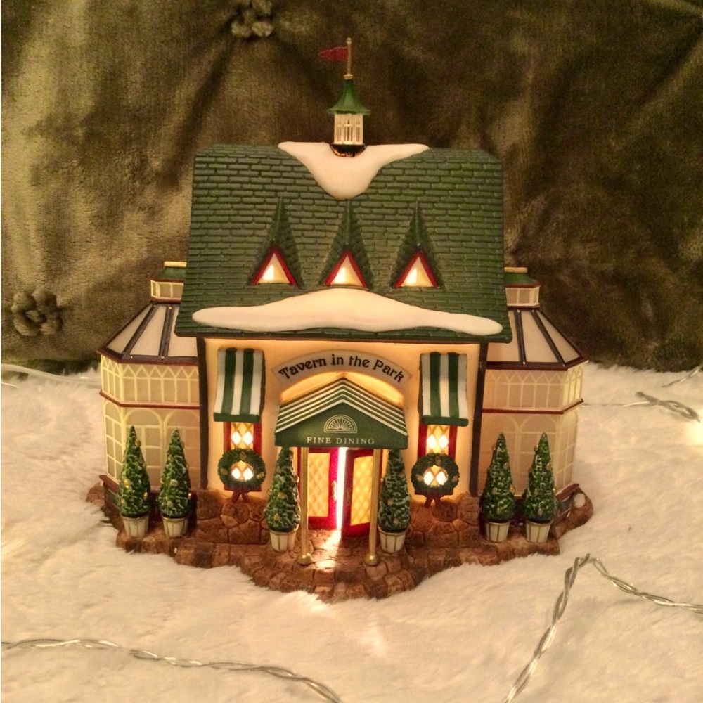 Department 56 TAVERN IN PARK, USED
